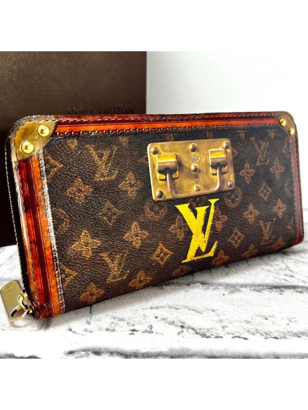 Louis Vuitton Trunk Time Zippy